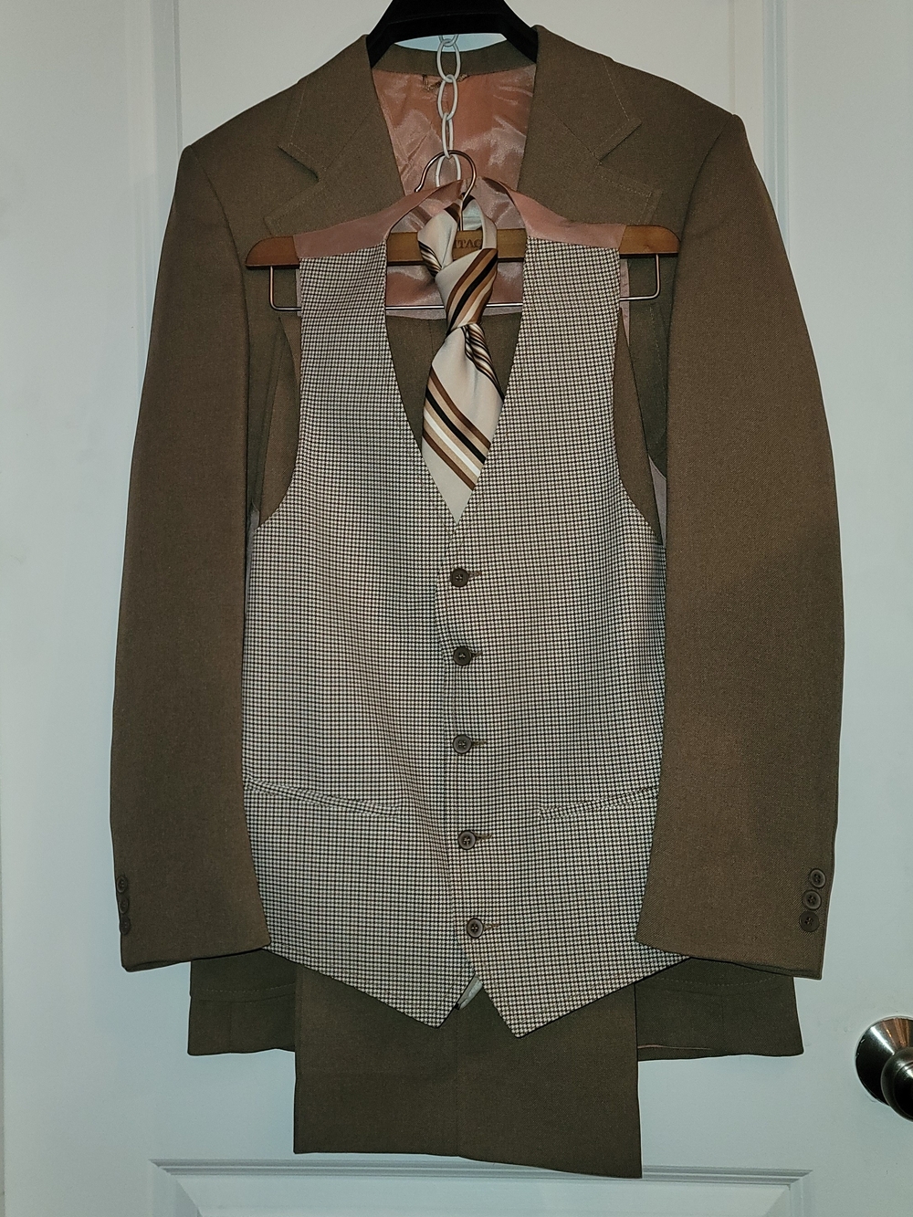 Retro 3 Piece Suit with Tie